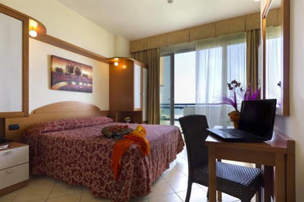 Hotel Palm Beach B&B Sea View Rimini Luaran gambar